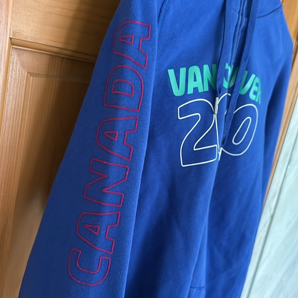 TNA 2010 Olympic zip up - Picture 3 of 4